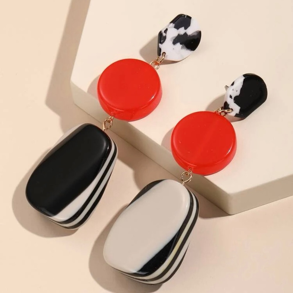 EARRINGS NWOT